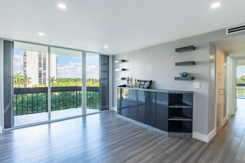 Condo in West Palm Beach, Florida, 3 bedrooms  № 2246361 - photo 16