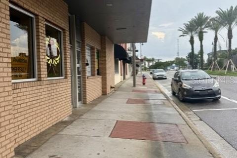 Commercial property in Apopka, Florida 102.66 sq.m. № 2205145