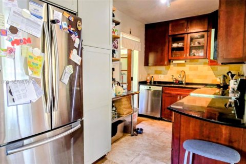House in North Miami, Florida 2 bedrooms, 80.27 sq.m. № 2078020 - photo 7