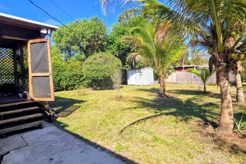House in North Miami, Florida 2 bedrooms, 80.27 sq.m. № 2078020 - photo 14
