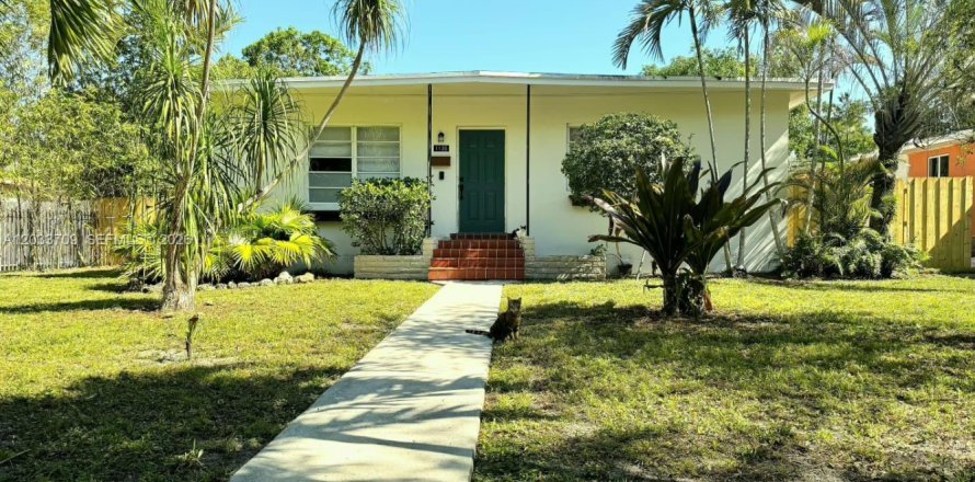 House in North Miami, Florida 2 bedrooms, 80.27 sq.m. № 2078020