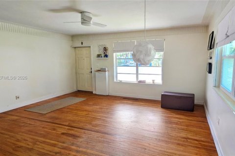 House in North Miami, Florida 2 bedrooms, 80.27 sq.m. № 2078020 - photo 21