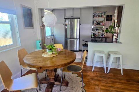 House in North Miami, Florida 2 bedrooms, 80.27 sq.m. № 2078020 - photo 4