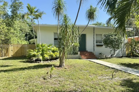 House in North Miami, Florida 2 bedrooms, 80.27 sq.m. № 2078020 - photo 3