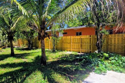 House in North Miami, Florida 2 bedrooms, 80.27 sq.m. № 2078020 - photo 10