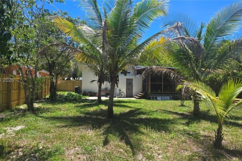 House in North Miami, Florida 2 bedrooms, 80.27 sq.m. № 2078020 - photo 11