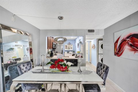 Condo in Miami, Florida, 2 bedrooms  № 2041524 - photo 9