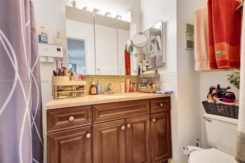 Condo in Miami, Florida, 2 bedrooms  № 2041524 - photo 26