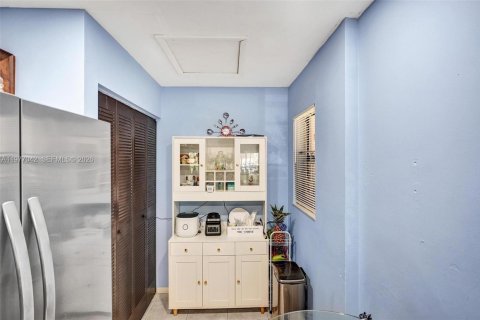 Condo in Miami, Florida, 2 bedrooms  № 2041524 - photo 18