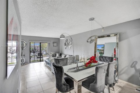 Condo in Miami, Florida, 2 bedrooms  № 2041524 - photo 4