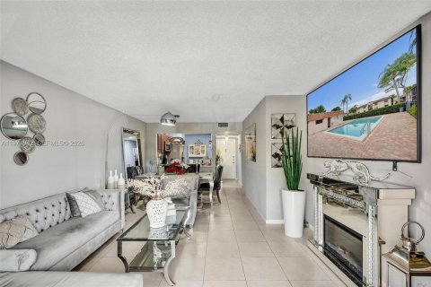 Condo in Miami, Florida, 2 bedrooms  № 2041524 - photo 12