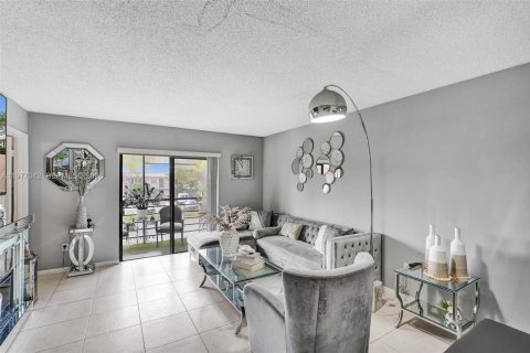 Condo in Miami, Florida, 2 bedrooms  № 2041524 - photo 6