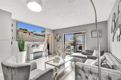 Condo in Miami, Florida, 2 bedrooms  № 2041524 - photo 5