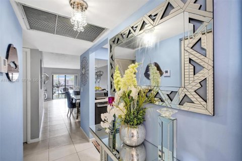 Condo in Miami, Florida, 2 bedrooms  № 2041524 - photo 3