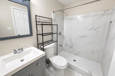 House in Tampa, Florida 3 bedrooms, 128.21 sq.m. № 2317389 - photo 11