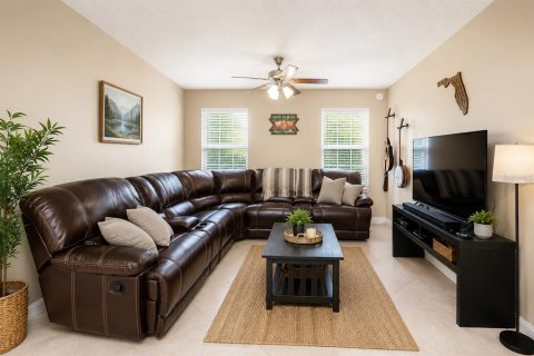 House in Tampa, Florida 3 bedrooms, 128.21 sq.m. № 2317389 - photo 6