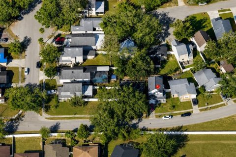 House in Tampa, Florida 3 bedrooms, 128.21 sq.m. № 2317389 - photo 4