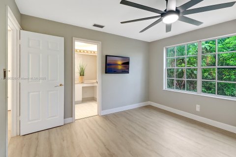 House in Plantation, Florida 4 bedrooms, 171.96 sq.m. № 1943640 - photo 22