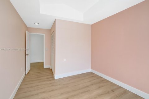 House in Plantation, Florida 4 bedrooms, 171.96 sq.m. № 1943640 - photo 30