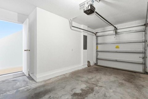 Townhouse in Lakeland, Florida 3 bedrooms, 164.53 sq.m. № 2235483 - photo 29