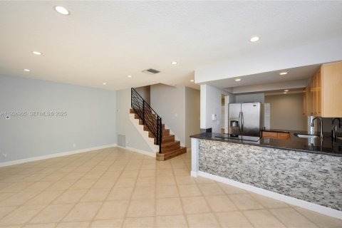 Townhouse in Lauderdale-by-the-Sea, Florida 3 bedrooms, 166.3 sq.m. № 1994811 - photo 9