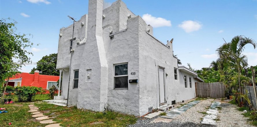 Дом в Уэст-Палм-Бич, Флорида 4 спальни, 170.66м2 № 2014796