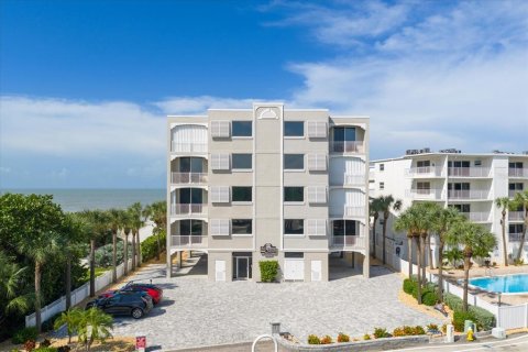 Copropriété à vendre à Indian Shores, Floride: 3 chambres, 202.06 m2 № 2416664 - photo 12