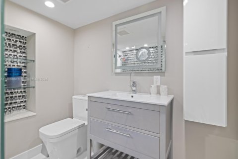 Condo in Fort Lauderdale, Florida, 2 bedrooms  № 1937461 - photo 21