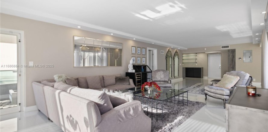 Condominio en Fort Lauderdale, Florida, 2 dormitorios  № 1937461