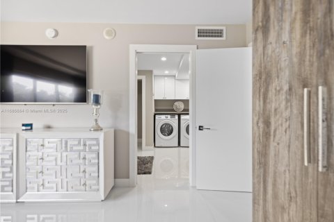 Condominio en venta en Fort Lauderdale, Florida, 2 dormitorios, 157.93 m2 № 1937461 - foto 13