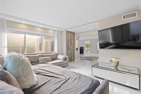Condo in Fort Lauderdale, Florida, 2 bedrooms  № 1937461 - photo 19