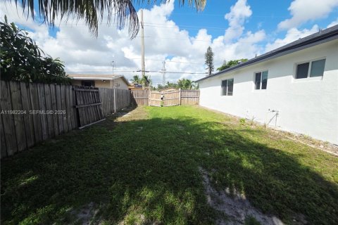 House in West Park, Florida 4 bedrooms, 173.08 sq.m. № 2043306 - photo 29