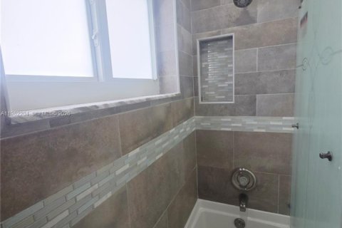 House in West Park, Florida 4 bedrooms, 173.08 sq.m. № 2043306 - photo 14