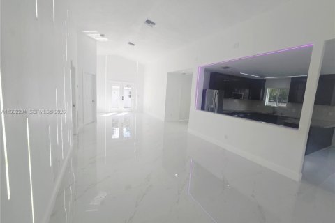 House in West Park, Florida 4 bedrooms, 173.08 sq.m. № 2043306 - photo 2