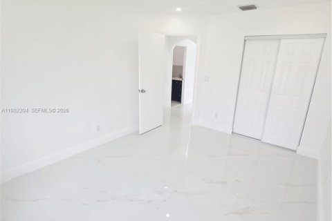 House in West Park, Florida 4 bedrooms, 173.08 sq.m. № 2043306 - photo 16