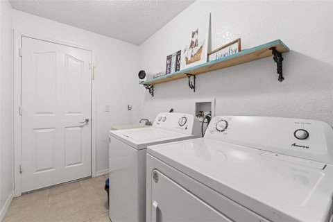 Casa en venta en Weeki Wachee, Florida, 3 dormitorios, 159.98 m2 № 1791290 - foto 13