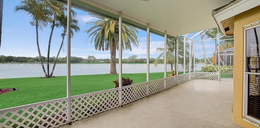 Casa en Coconut Creek, Florida 3 dormitorios, 154.59 m2 № 2055618