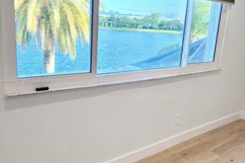 House in Coconut Creek, Florida 3 bedrooms, 154.59 sq.m. № 2055618 - photo 13