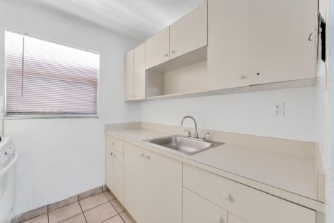 Copropriété à vendre à Hialeah, Floride: 2 chambres, 74.51 m2 № 1943561 - photo 6