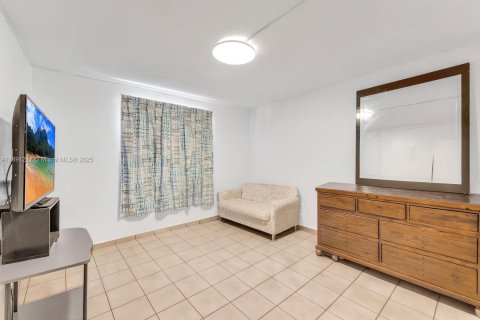 Copropriété à vendre à Hialeah, Floride: 2 chambres, 74.51 m2 № 1943561 - photo 12