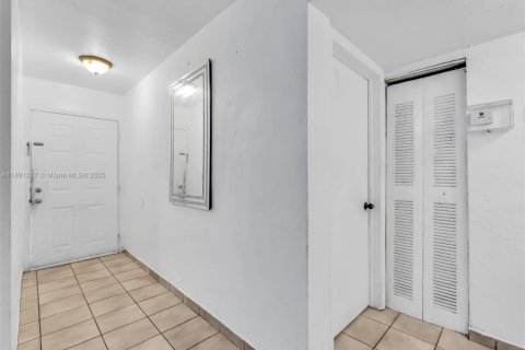 Copropriété à vendre à Hialeah, Floride: 2 chambres, 74.51 m2 № 1943561 - photo 3