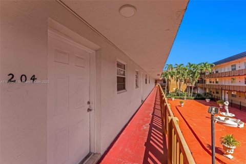 Copropriété à vendre à Hialeah, Floride: 2 chambres, 74.51 m2 № 1943561 - photo 16