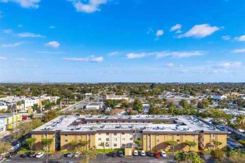 Copropriété à vendre à Hialeah, Floride: 2 chambres, 74.51 m2 № 1943561 - photo 18
