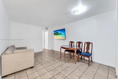 Copropriété à vendre à Hialeah, Floride: 2 chambres, 74.51 m2 № 1943561 - photo 10