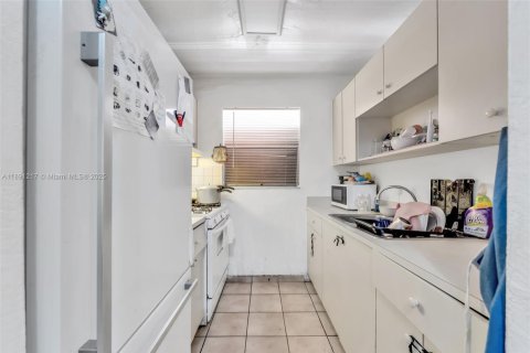 Copropriété à vendre à Hialeah, Floride: 2 chambres, 74.51 m2 № 1943561 - photo 9