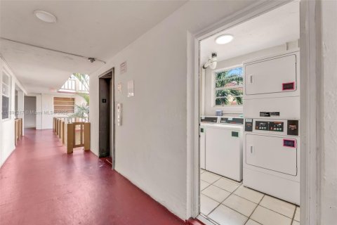 Copropriété à vendre à Hialeah, Floride: 2 chambres, 74.51 m2 № 1943561 - photo 15