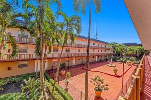 Copropriété à vendre à Hialeah, Floride: 2 chambres, 74.51 m2 № 1943561 - photo 17