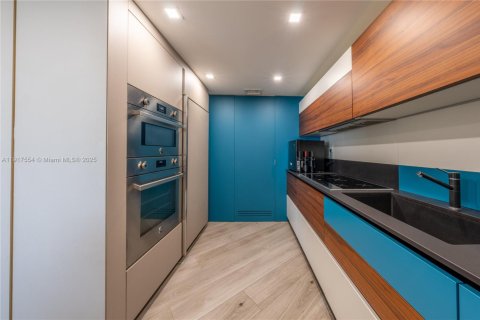 Condo in Miami Beach, Florida, 2 bedrooms  № 1973596 - photo 7