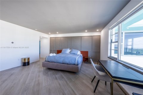 Condo in Miami Beach, Florida, 2 bedrooms  № 1973596 - photo 19