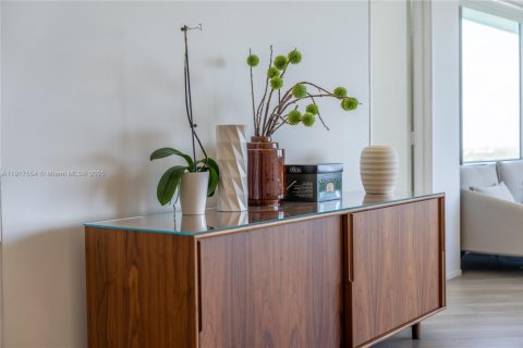 Condo in Miami Beach, Florida, 2 bedrooms  № 1973596 - photo 29